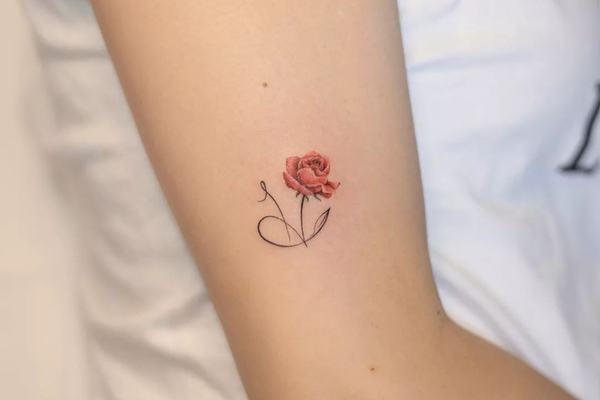 Mažos tatuiruotės moterims ant rankos