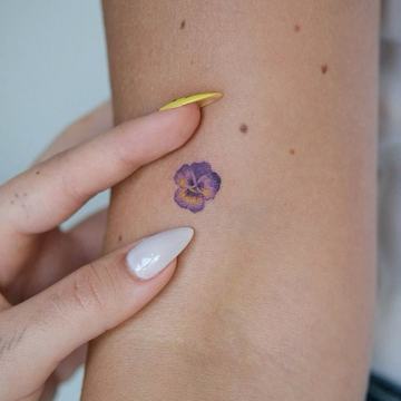 Mažos tatuiruotės moterims ant rankos