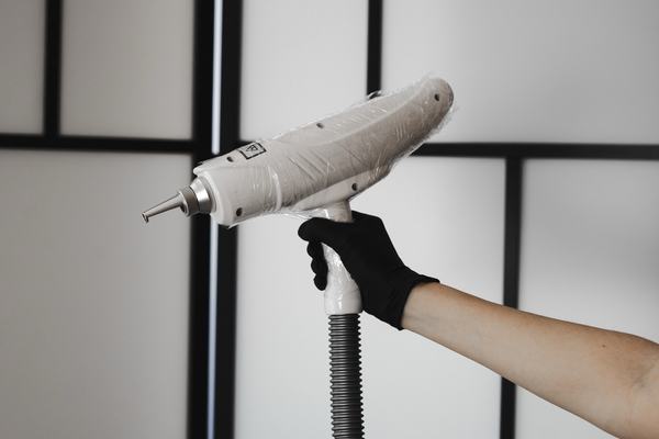 lazerio įranga tatuiruočių ir permanentinio makiažo šviesinimui