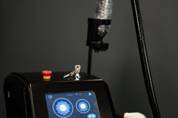 lazerio įranga tatuiruočių ir permanentinio makiažo šviesinimui