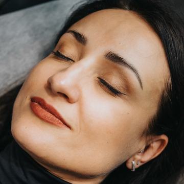 Tatuiruotės šviesinimo rimuveriu procedūra Klaipėdoje