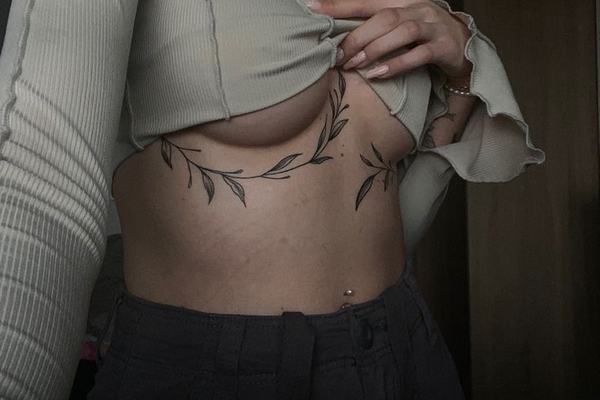 Tatuiruotės ant krūtinės moterims
