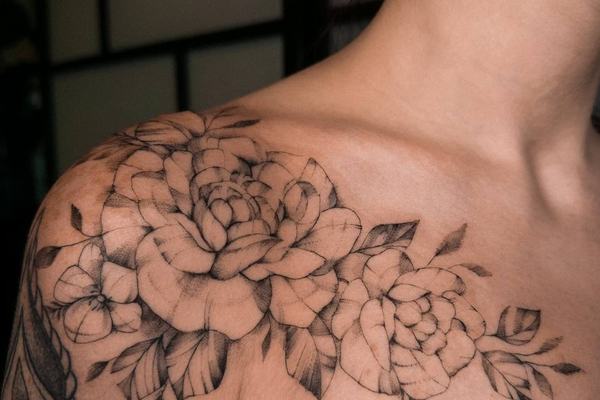 Tatuiruotės ant krūtinės moterims