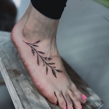 Tatuiruotės ant kojos moterims