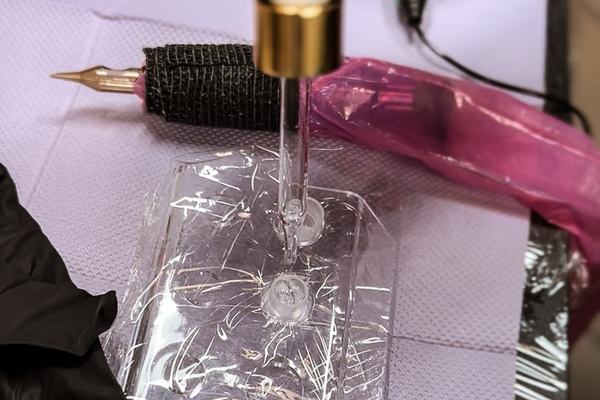 tattoo lightening procedure using remover