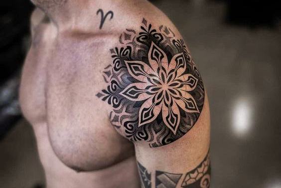 Tatuiruotės ant peties