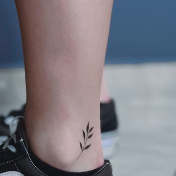 Tatuiruotės ant kojos moterims