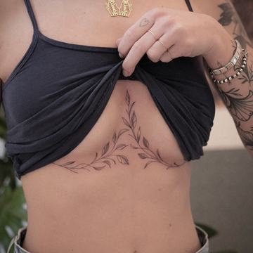 Tatuiruotės ant krūtinės moterims