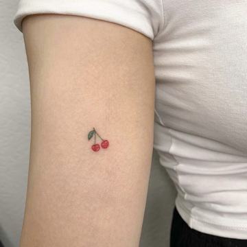 Mažos tatuiruotės moterims ant rankos