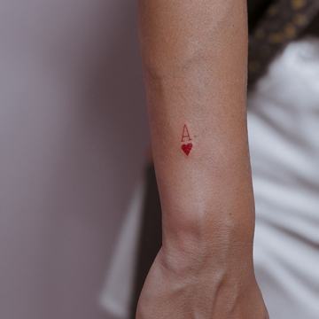 Mažos tatuiruotės moterims ant rankos