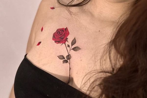 Tatuiruotės ant krūtinės moterims