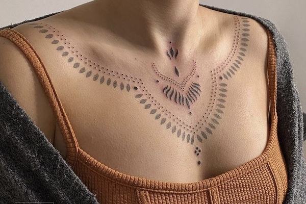 Tatuiruotės ant krūtinės moterims