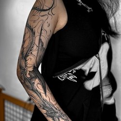 Moteriškos tatuiruotės rankoves